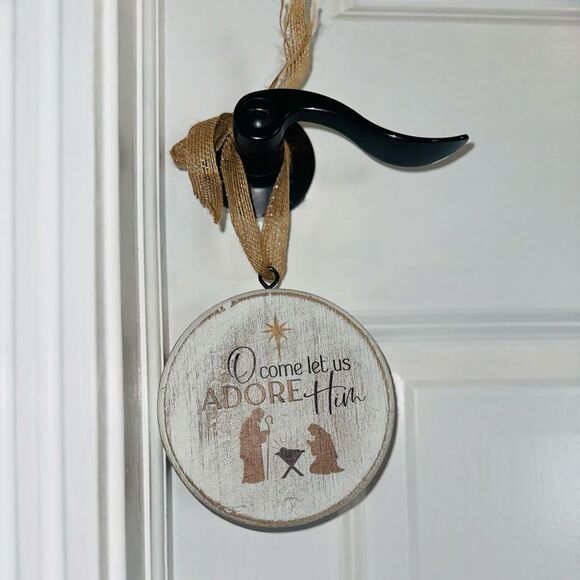 Rae Dunn 'O Come Let Us ADORE Him' Hanging Wooden Circle - Picture 1 of 2